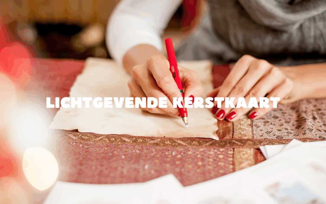 vrouw schrijft kerstkaart