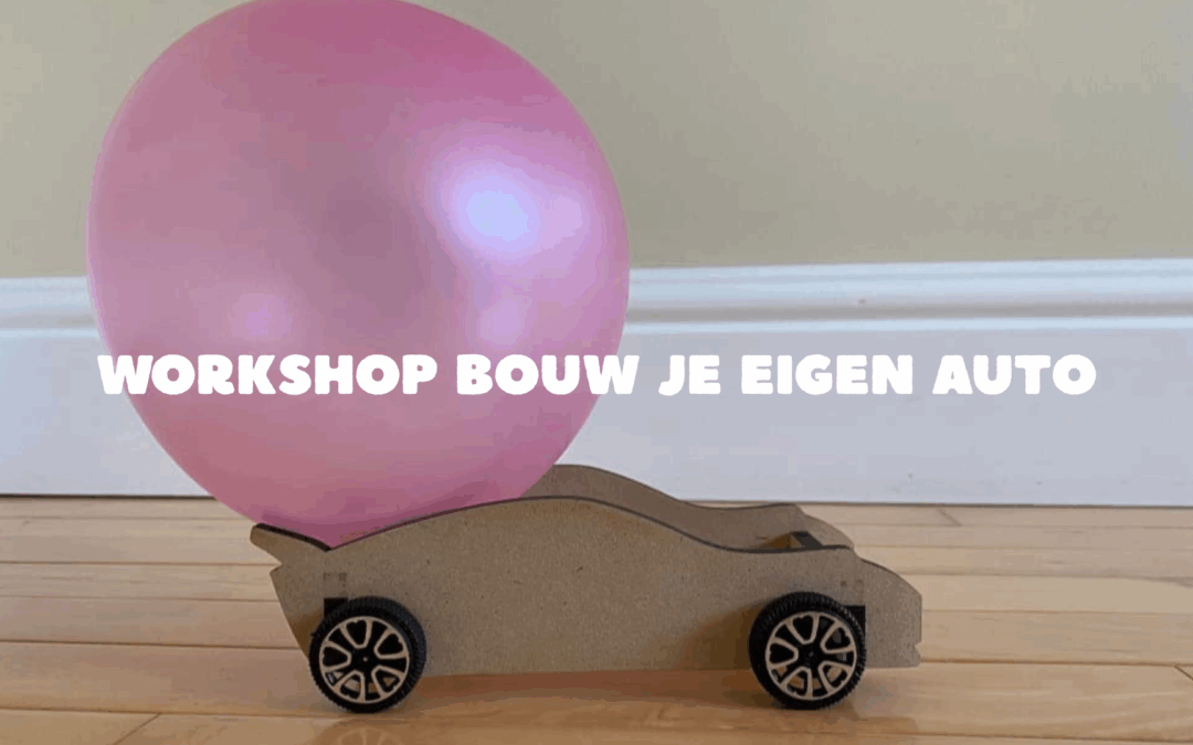 Kartonnen auto met roze ballon